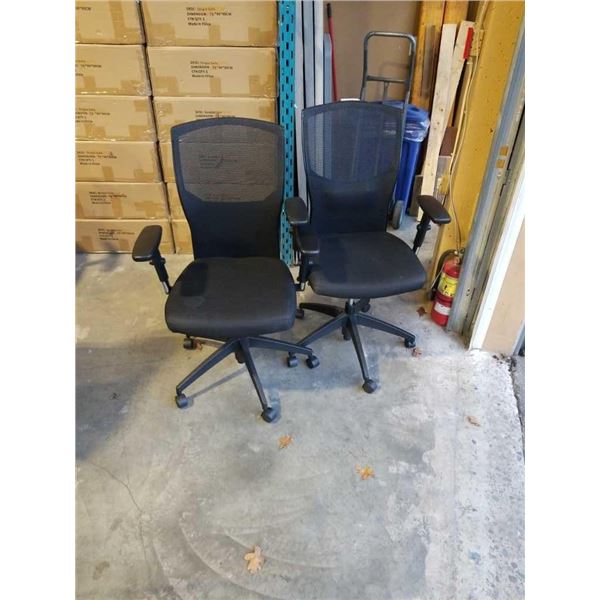 2 EXECUTIVE MESH BACK GAS LIFT OFFICE CHAIRS