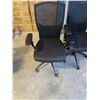 Image 2 : 2 EXECUTIVE MESH BACK GAS LIFT OFFICE CHAIRS