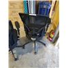 Image 8 : 2 EXECUTIVE MESH BACK GAS LIFT OFFICE CHAIRS