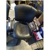 Image 3 : 2 EXECUTIVE LEATHER BOARD ROOM GAS LIFT OFFICE CHAIRS