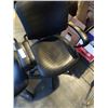Image 7 : 2 EXECUTIVE LEATHER BOARD ROOM GAS LIFT OFFICE CHAIRS