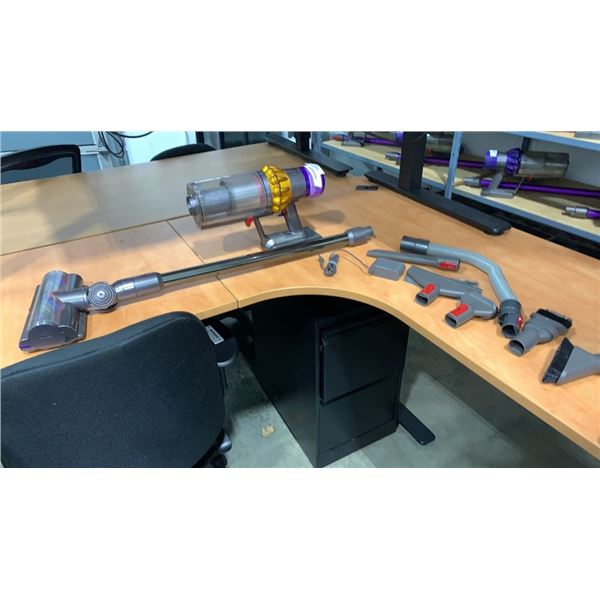 DYSON V15 DETECT CORDLESS VACUUM W/ CHARGER AND ACCESSORIES - TESTED AND WORKING, RETAIL $1149