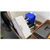 Image 2 : 2 BOXES OF AIR HOSE, DEWALT TABLE COVER, TOOLS AND MORE