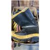 Image 10 : 2 BOXES AND BIN OF SANDING DISCS, AIR HOSES AND STEEL TOE SIZE NINE BOOTS