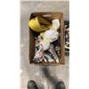 Image 2 : BOX AND CRATE OF GREASE GUNS, LIFTING STRAPS, ELECTRICAL AND MORE