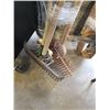 Image 2 : 2 BUNDLES OF GARDEN TOOLS, RAKES, SHOVEL, PRUNER