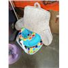 Image 2 : MOUNTAIN BUGGY BASSINET WITH BUMBO SEAT, EXERSAUCER AND ARM PILLOW