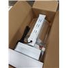 Image 5 : 2 NEW LUMAGRO LIGHT FIXTURE WITH BALLAST AND REFLECTOR