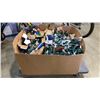 Image 2 : LARGE BOX OF HOLIDAY LIGHTS
