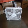 Image 1 : WHITE BOX FAN