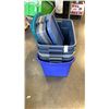 Image 1 : 5 TOTES WITH LIDS