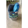 Image 1 : 5 TOTES WITH 4 LIDS
