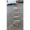Image 1 : ALUMINUM 5 FOOT A FRAME LADDER