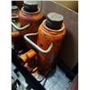 Image 2 : 4 BOTTLE JACKS