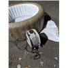 Image 3 : BESTWAY SALUSPA PALM SPRING INFLATABLE HOT TUB WITH PUMP AND COVER