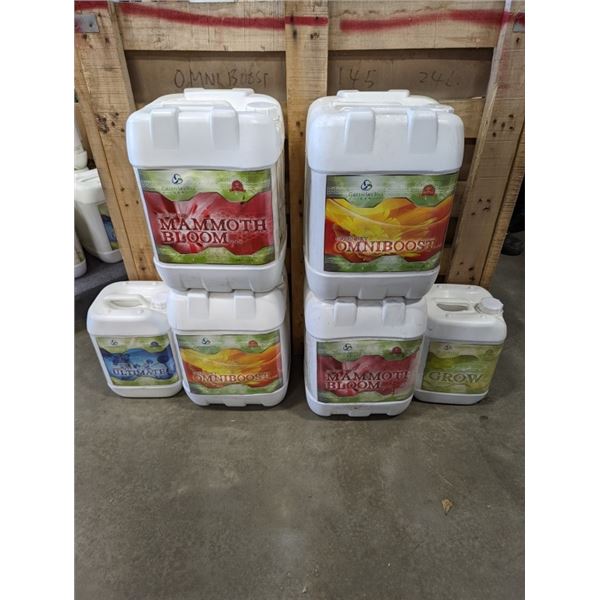 LOT OF NEW LIQUID FERTILIZER 2 MAMMOTH BLOOM (24L), 2 OMNIBOOST (24L), 1 ULTIMATE (10L) AND 1 GROW (