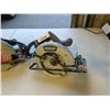 Image 2 : 2 CIRCULAR SAWS BOSCH AND MASTERCRAFT BOTH WORKING