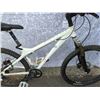 Image 2 : WHITE GARY FISHER BIKE