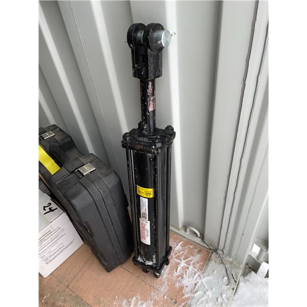 Lion 3000 Hydraulic cylinder