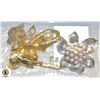 Image 1 : BAG OF VINTAGE BROOCHES