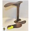 Image 1 : CAST IRON SHOE LATHE W/ 3 SHOE SIZES