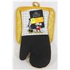 Image 1 : NEW MINI/MICKEY THEME OVERSIZED OVEN MITT AND