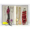 Image 1 : FLAT FOLD-OPEN TRAY WITH 6 NECKLACES