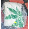Image 1 : CANNABIS LEAF FLEECE BLANKET (KING SIZE)