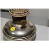 Image 2 : Antique Aladdin #12 coal oil lamp