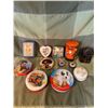 Image 1 : 12 small, vintage, collectible tins