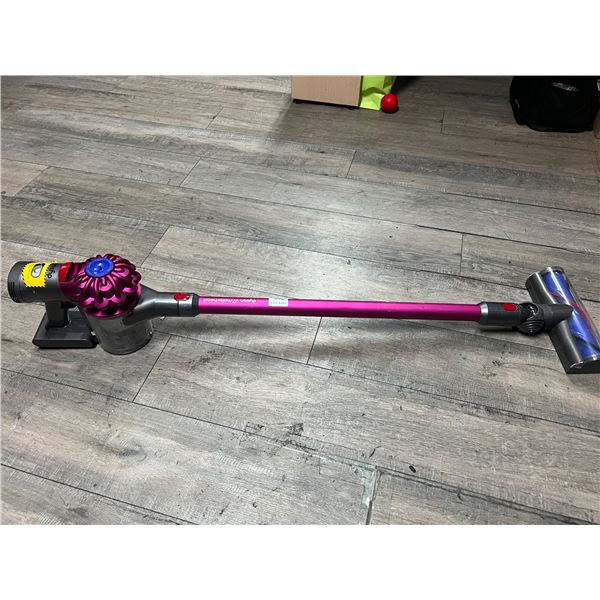 Lot of 1 Dyson Stick Vacuum w/ Battery (*Used/As Is)