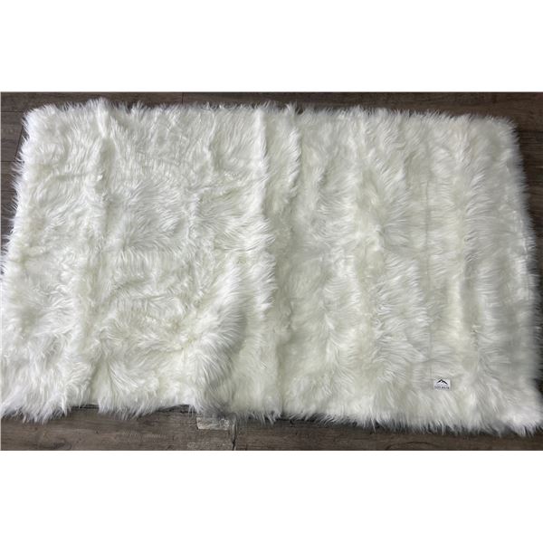 Lot of 1 Fuzzy/Shaggy Carpet - White