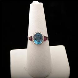 Attractive 10K White Gold Ladies 3 Stone
