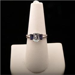 Beautiful 10K White Gold Ladies Ring