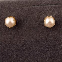 Classic Pair of Ladies Pearl Earrings