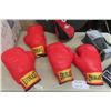 Image 2 : Boxing Package; Gloves, 2 Speed Bags + Hanging Bracket