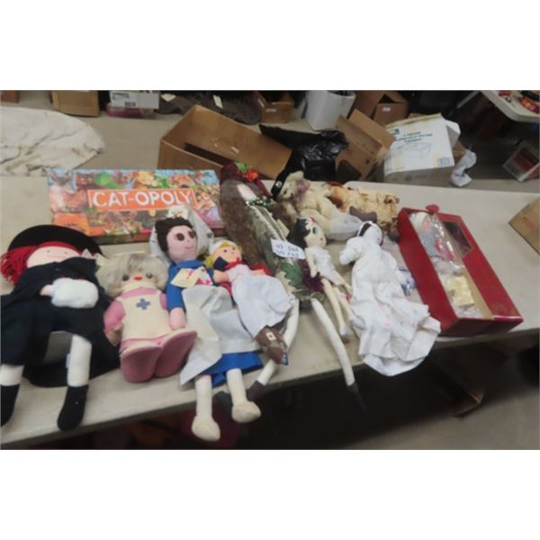 10 Dolls 1 Betty Boop & Sealed CatOpoly Board Game