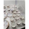 Image 3 : Royal Albert China Set (Petit Point Pattern)