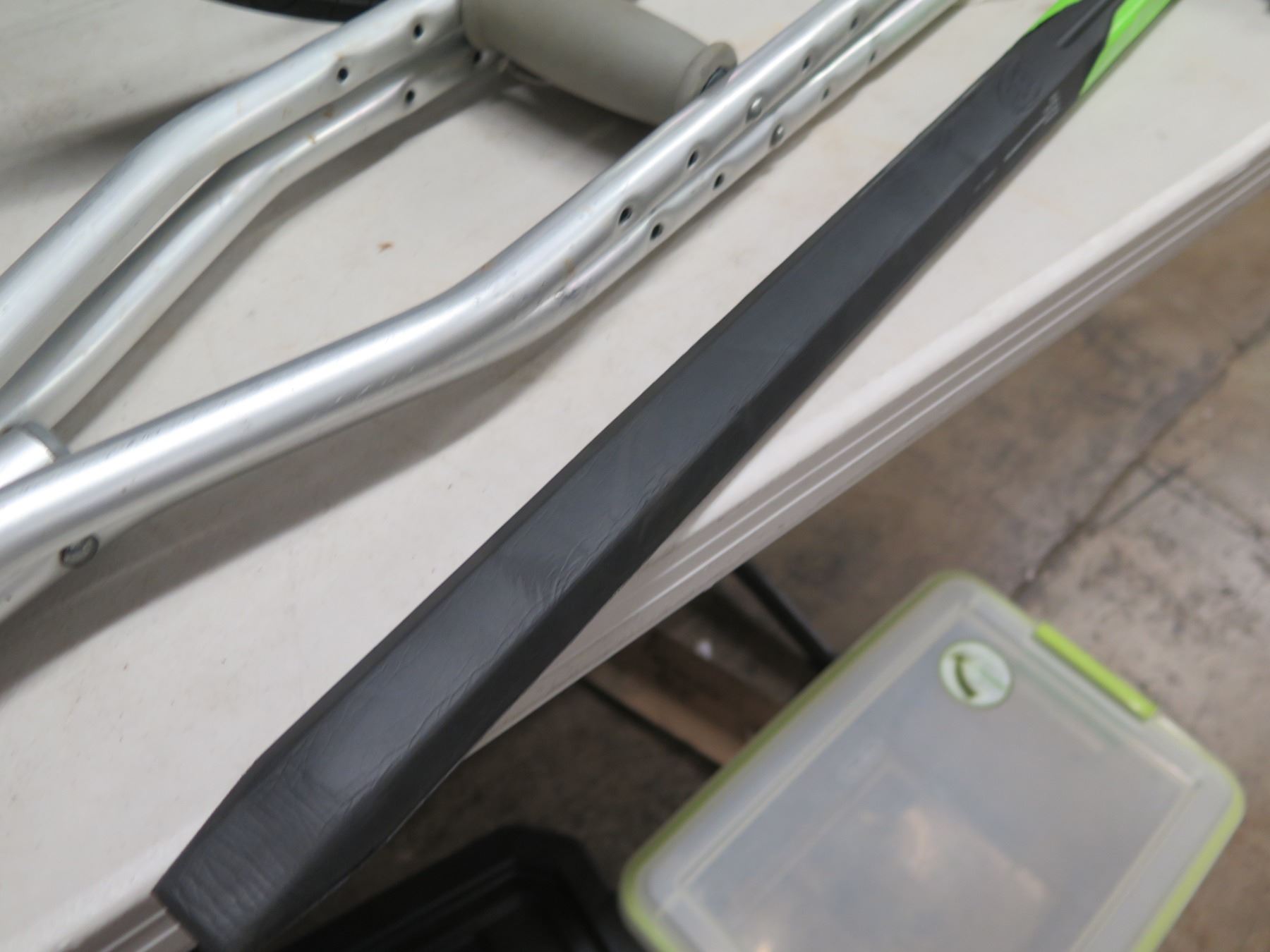 Misc Sporting Goods Thule 870202 Roof Rack, Dive Fins, Bike Wheel, Dice, etc