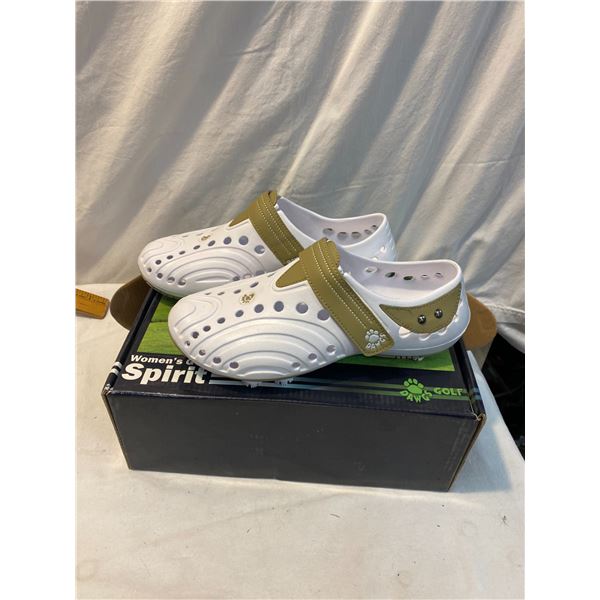 Womans golf Dawgs size 6