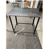 Image 1 : Shop table