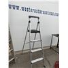 Image 2 : Step ladder