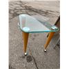 Image 1 : Side table
