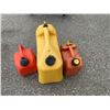 Image 1 : Fuel cans