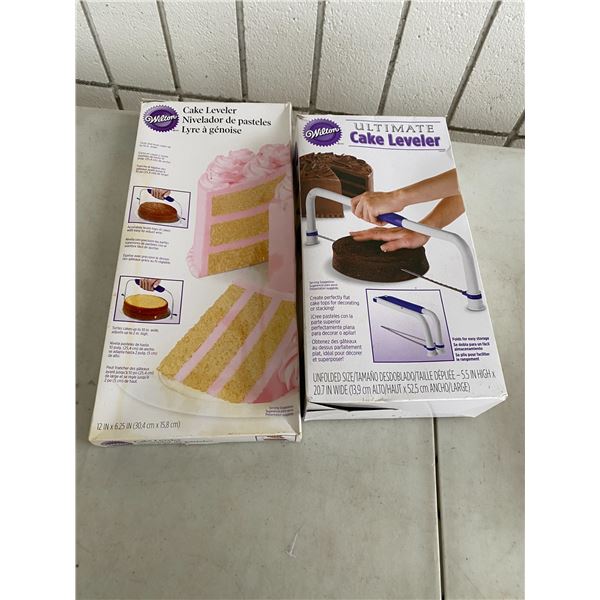 Wilton cake levelers
