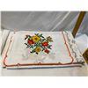 Image 1 : 61"x40" table cloth vintage