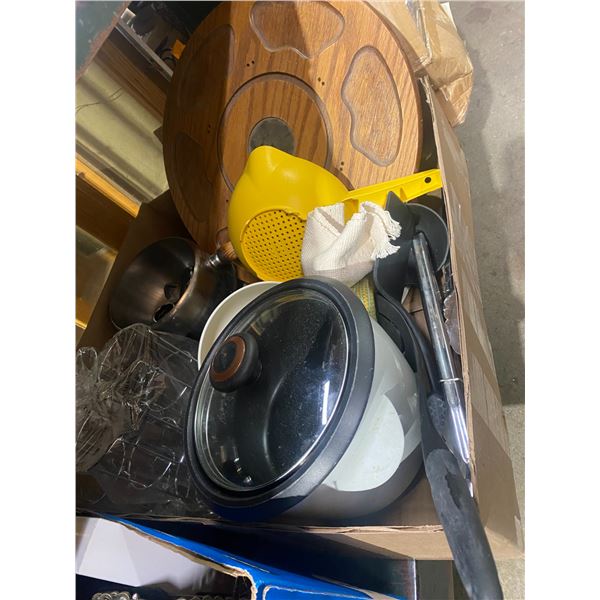 Lot of assorted kitchen items