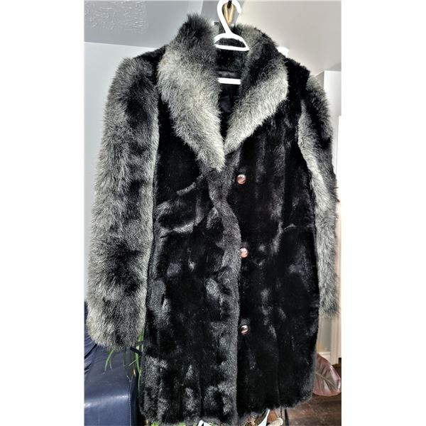 LADIES VINTAGE FAUX FUR COAT UNKNOWN MAKER APPROX MED-LG