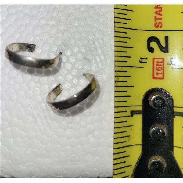 SMALL SILVER (LIKE) HOOP EARRINGS