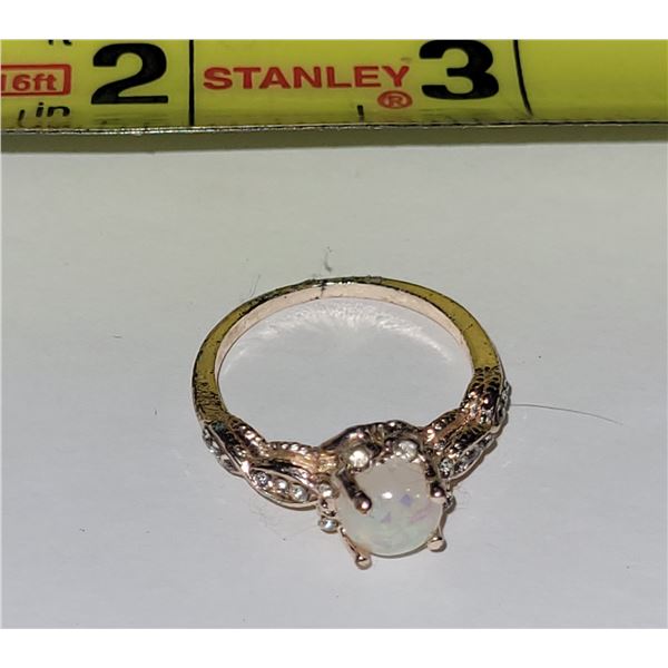 BEAUTIFUL OPAL AND CLEAR STONE RING